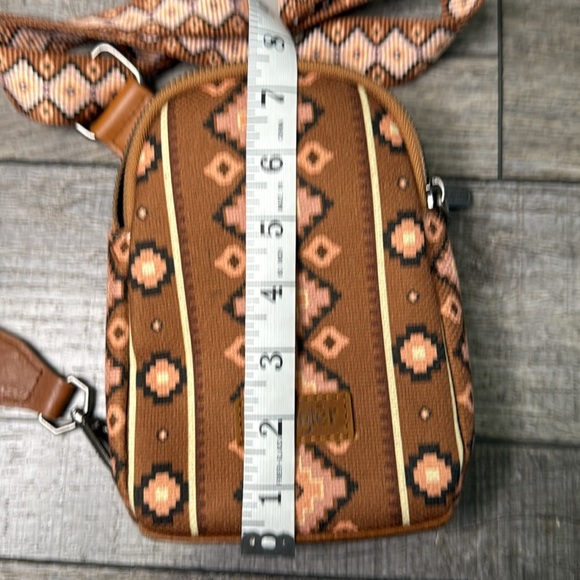 Wrangler Tan and Pink Patterned Crossbody Bag - Picture 7 of 7